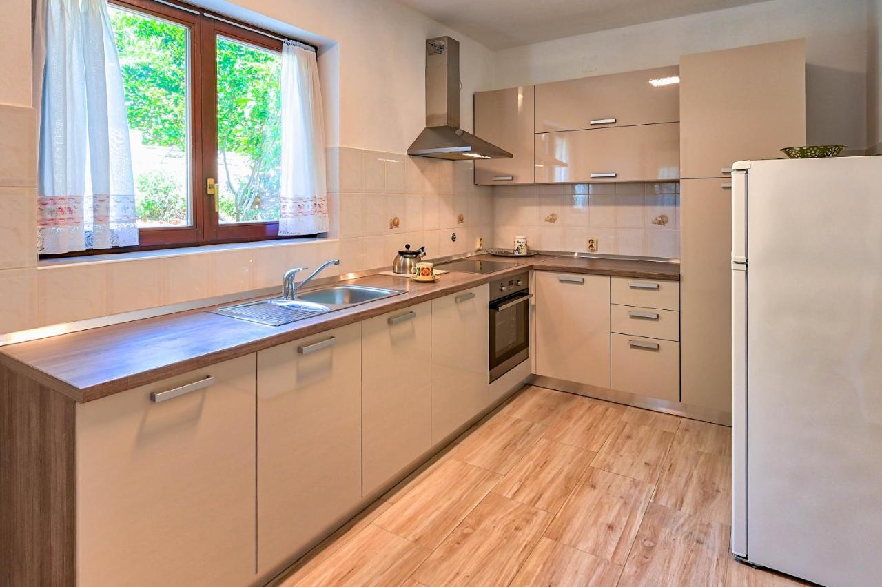 Iby Apartment Pula Exterior photo